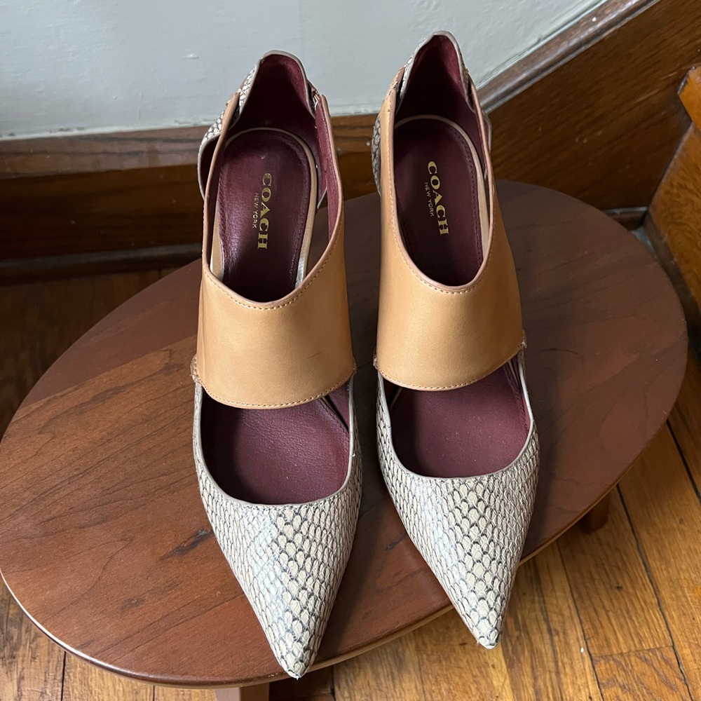 Coach Vanda Pump